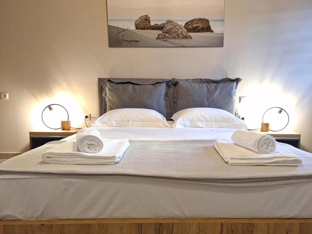 On The Water Lodging 2 Apartment Falasarna Bagian luar foto