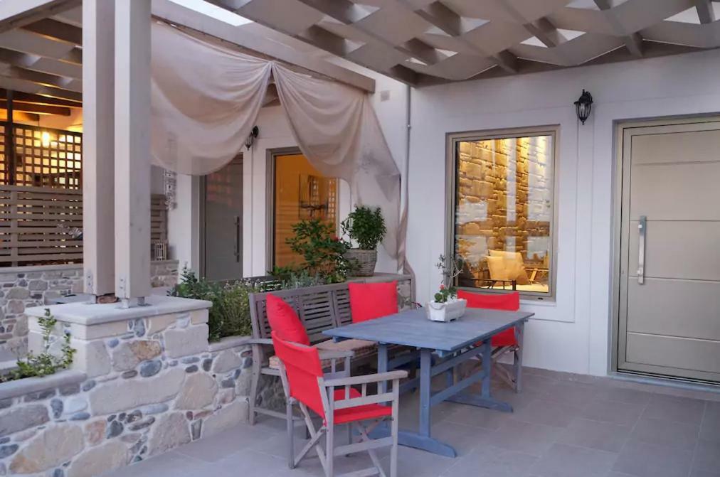 On The Water Lodging 2 Apartment Falasarna Bagian luar foto