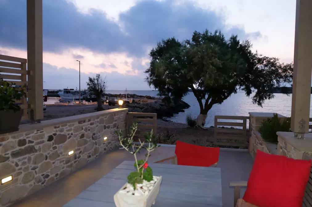 On The Water Lodging 2 Apartment Falasarna Bagian luar foto